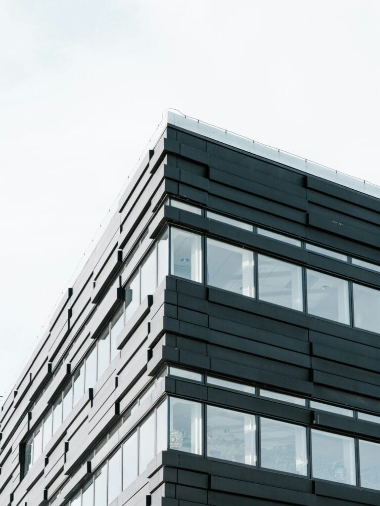 尖角 Photo by Annie Spratt on Unsplash